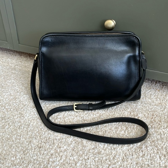 Coach Handbags - Vintage Coach Sutton Zip Bag 9814